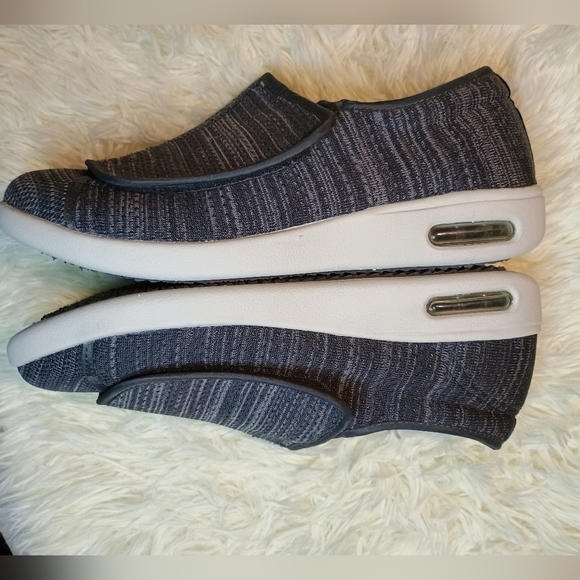 Youyun Diabetic Black and White Slip-On Sneakers/X - Wide Velcro Shoe/Unisex - Picture 6 of 13